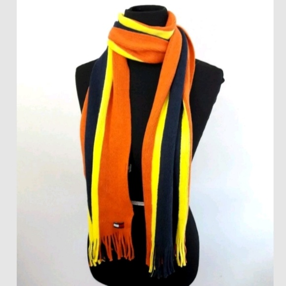 🌟SOLD🌟Mens Tommy Hilfiger Logo Striped Scarf - Picture 3 of 4